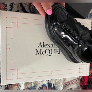 Alexander McQueen toddler shoe, black size 26